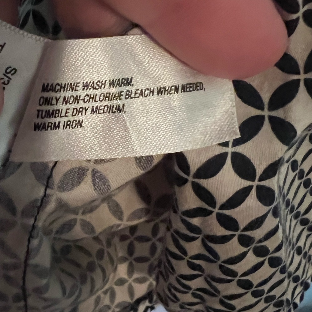 Women’s Gap Abstract Geometric Pattern Blouse Lar… - image 5